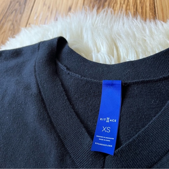 Kit and Ace V Neck Knit Sweater Size XS - Picture 6 of 10